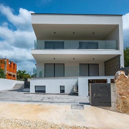 Apartments Villa Leonard - Modern Stay With Private Rooftop Jacuzzi & Sea Views, Barbariga, Vodnjan, Istria, Croatia Exterior photo