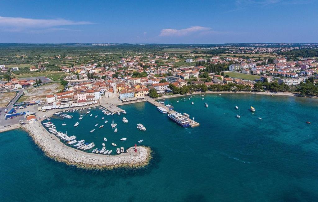 Apartments Villa Leonard - Modern Stay With Private Rooftop Jacuzzi & Sea Views, Barbariga, Vodnjan, Istria, Croatia Exterior photo