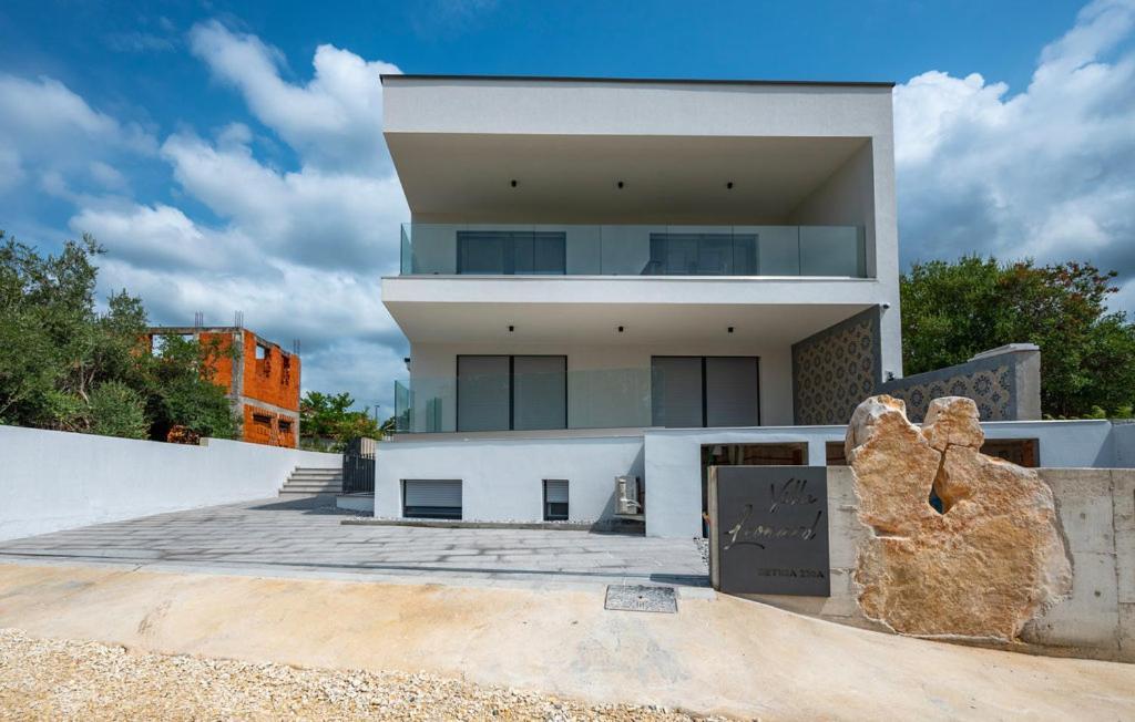 Apartments Villa Leonard - Modern Stay With Private Rooftop Jacuzzi & Sea Views, Barbariga, Vodnjan, Istria, Croatia Exterior photo