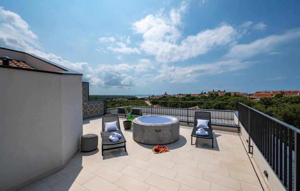 Apartments Villa Leonard - Modern Stay With Private Rooftop Jacuzzi & Sea Views, Barbariga, Vodnjan, Istria, Croatia Exterior photo